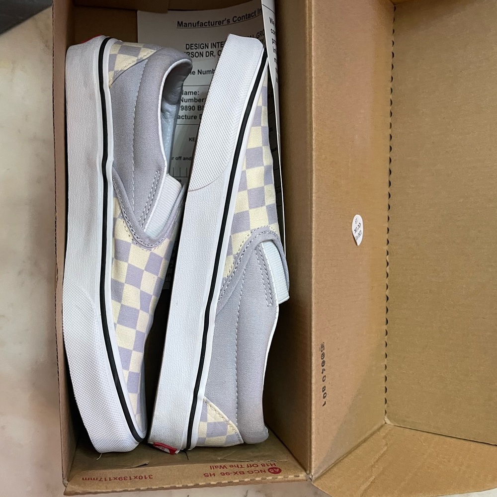 Hello! These cuties are a W/7.5. Never worn. - Picture 2 of 5